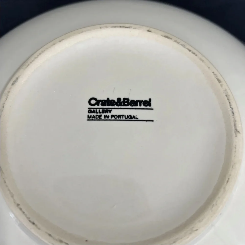 Crate & Barrel Gallery Parchment Cream Stoneware Casserole Serving Bowl with Lid